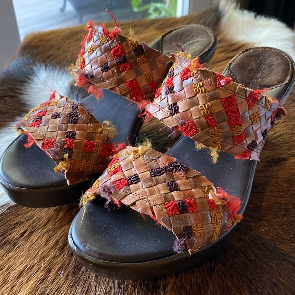 Think! Leather Platform Sandals SZ 39/9